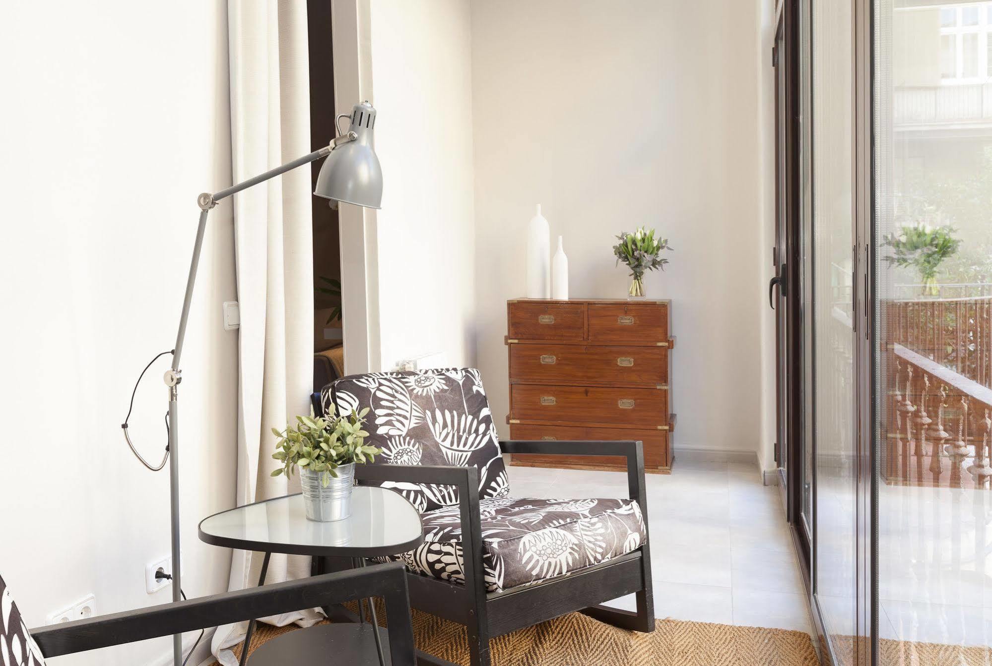 Easy Sleep Gaudi Terrace Apartment Barcelona Exterior photo