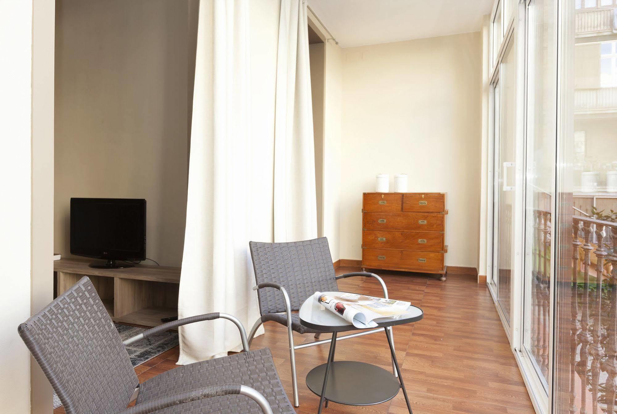 Easy Sleep Gaudi Terrace Apartment Barcelona Exterior photo