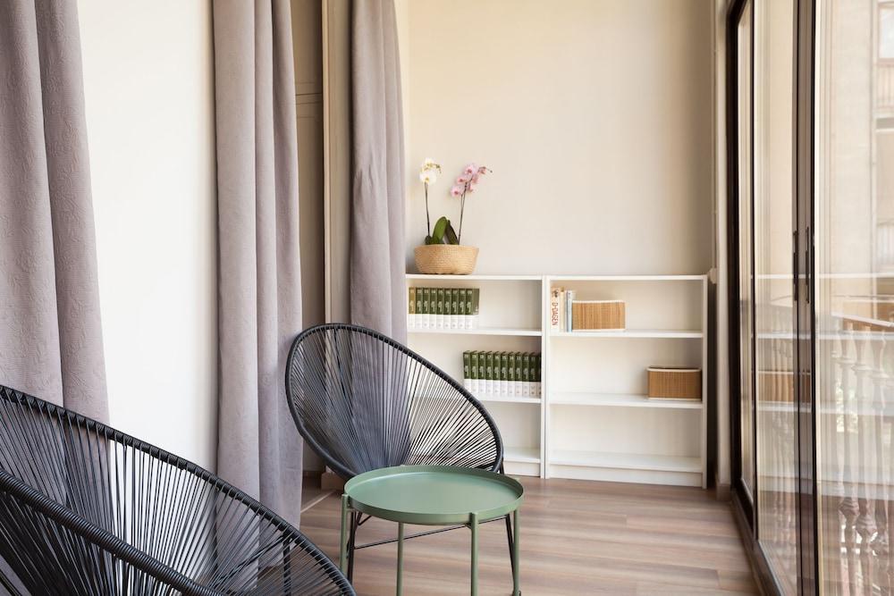 Easy Sleep Gaudi Terrace Apartment Barcelona Exterior photo